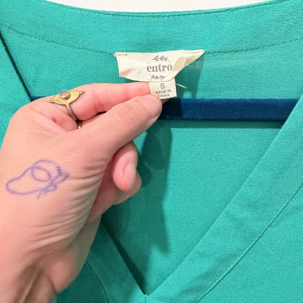 entro Kelly Green Tiered V-Neck Midi Dress - Picture 3 of 4